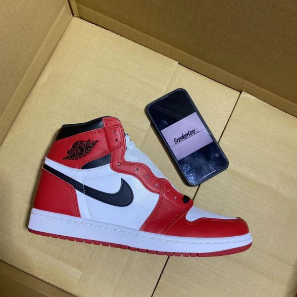 Jordan 1 Retro Chicago - Image 2