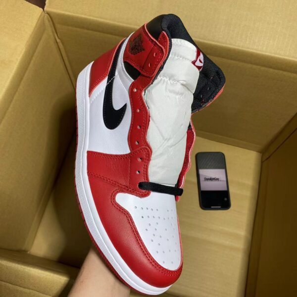 Jordan 1 Retro Chicago - Image 3