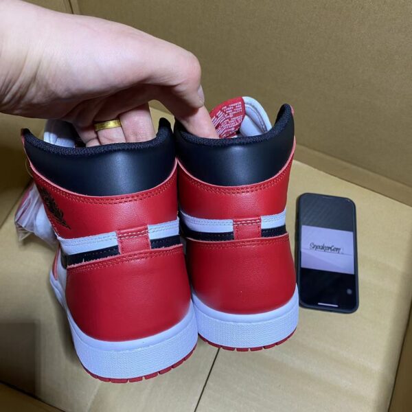Jordan 1 Retro Chicago - Image 5