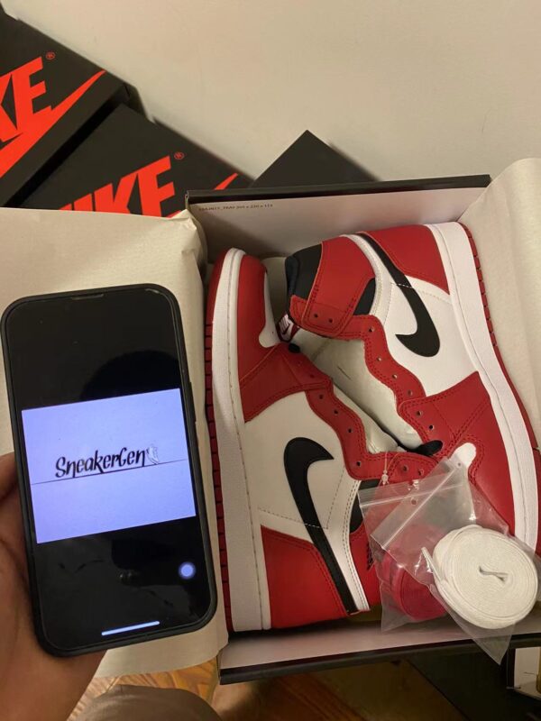 Jordan 1 Retro Chicago - Image 4
