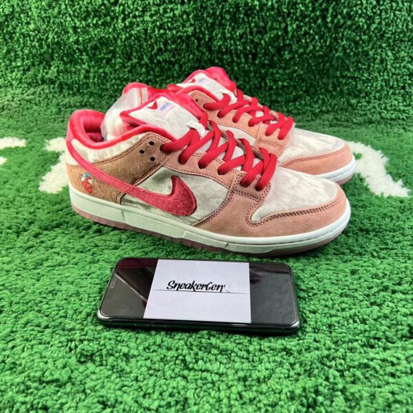 Nike SB Dunk Low StrangeLove Skateboards - Image 2