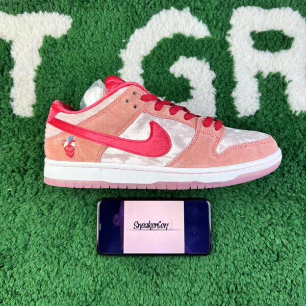 Nike SB Dunk Low StrangeLove Skateboards - Image 3