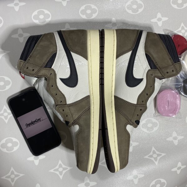 Jordan 1 High OG SP Travis Scott Mocha - Image 3